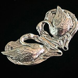 Swan cloak clasp in silver